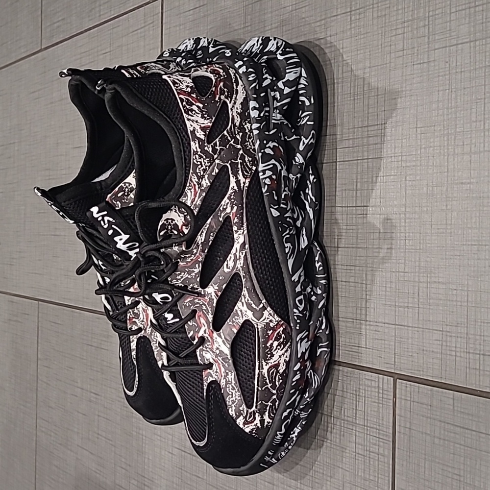 Stylish Black and White Men's Sneakers